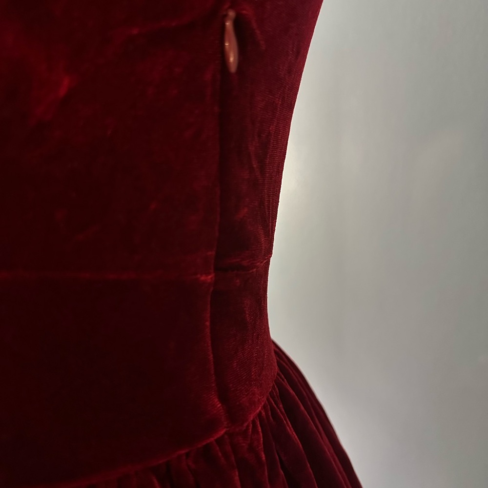 HALARA NWT Medium Maroon Velvet Long Sleeve Dress in Deep Red - Picture 4 of 6